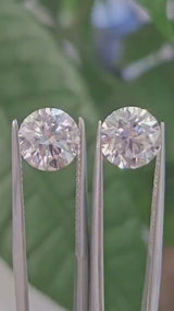 IGI 2.50CT ROUND PAIR D VS2