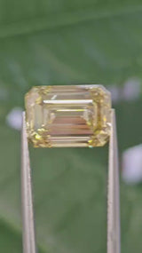 IGI 4.65CT EMERALD FANCY INTENSE YELLOW VS1