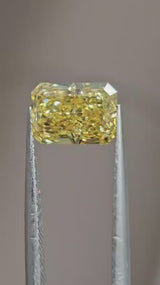 IGI 1.66CT RADIANT FANCY VIVID YELLOW VS1