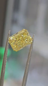 IGI 2.56CT RADIANT FANCY VIVID YELLOW VS1