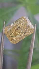 IGI 4.53CT RADIANT FANCY VIVID YELLOW VS1