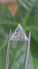 IGI 1.08CT TRIANGLE D VVS2