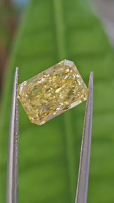 IGI 3.53CT RADIANT FANCY VIVID YELLOW VS2