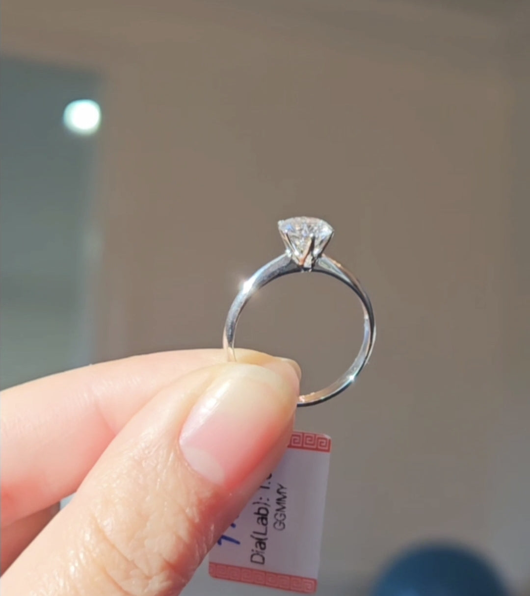 18k 1.02 CT Lab Soilataire Ring