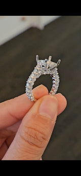 18k white gold engagement ring