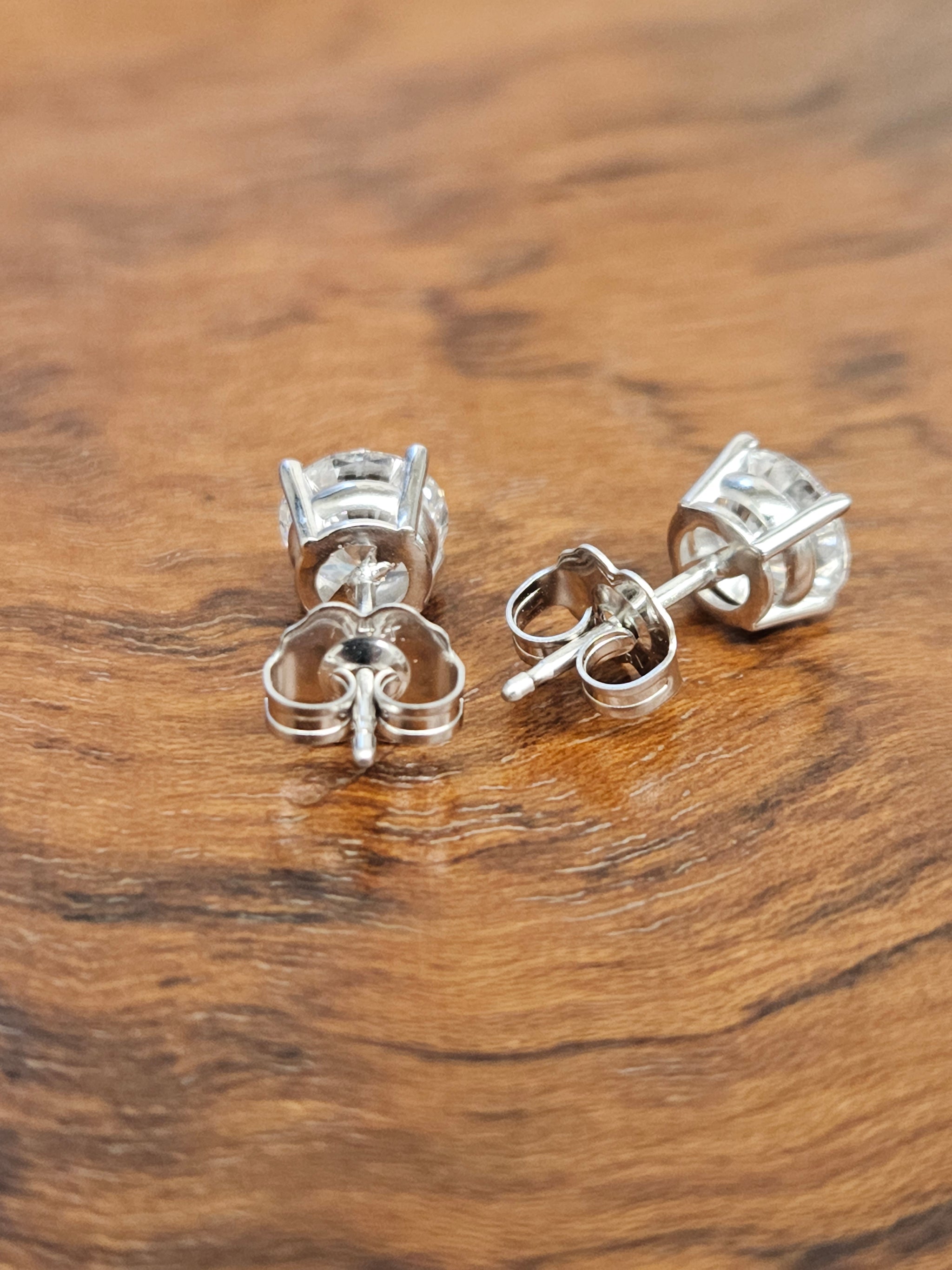 1.44 CTTW to 1.55 CTTW Lab Studs