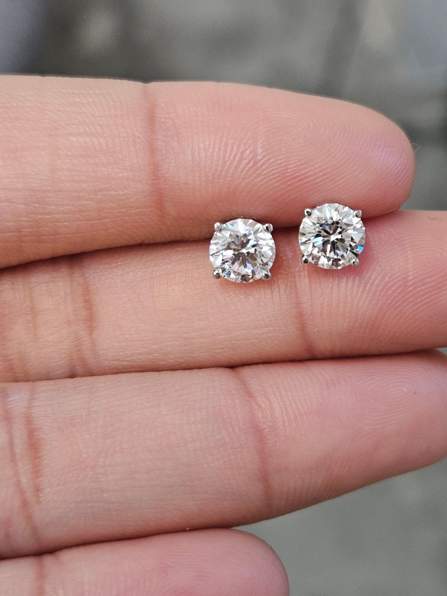 1.44 CTTW to 1.55 CTTW Lab Studs