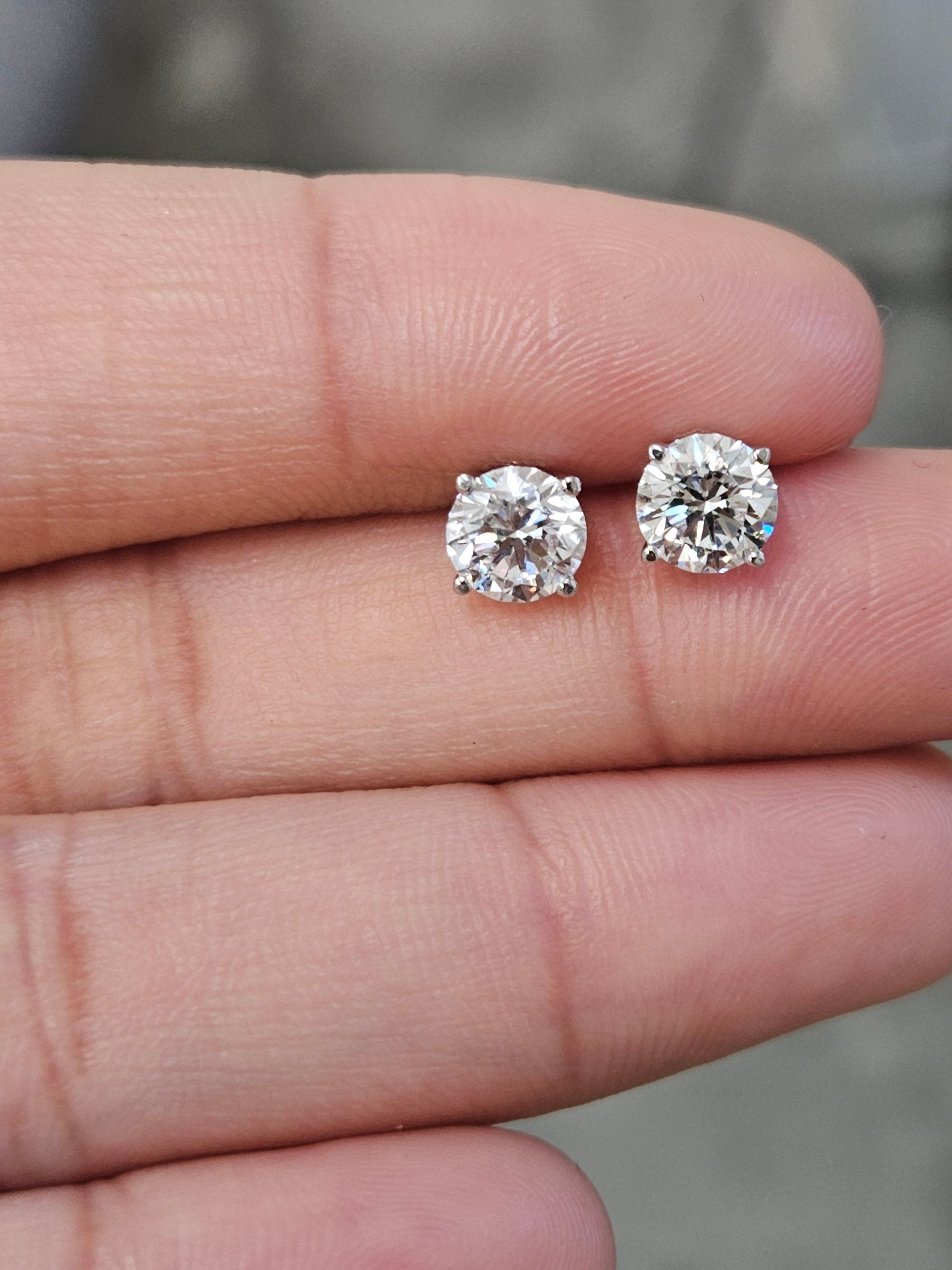 1.44 CTTW to 1.55 CTTW Lab Studs