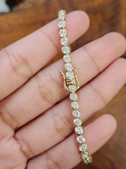 Translation missing: en.sections.featured_product.gallery_thumbnail_alt
