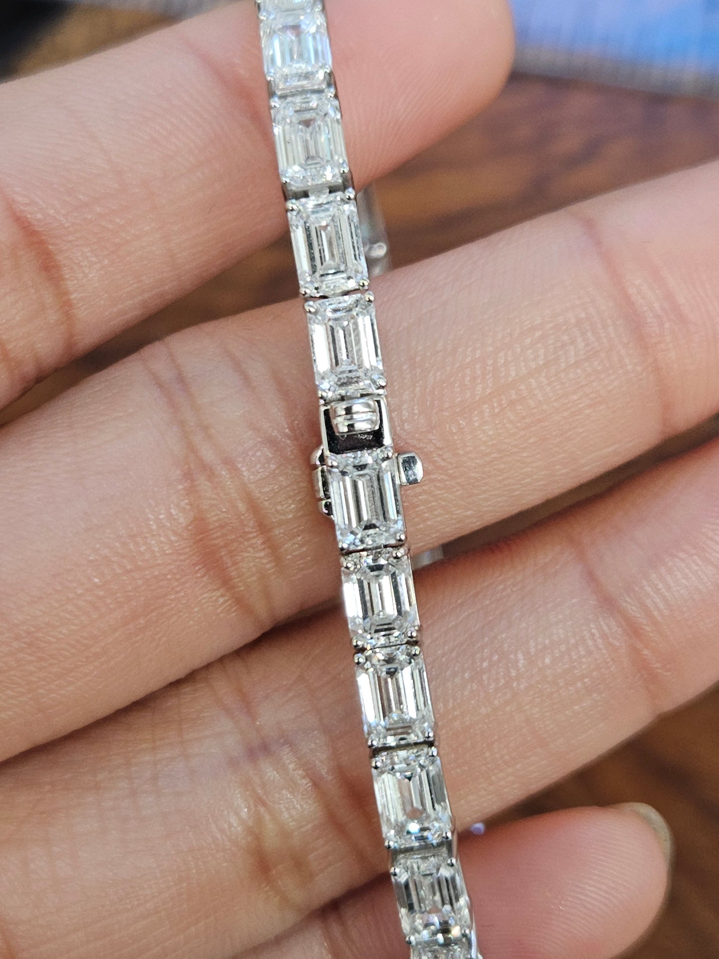 16.94 CT Lab 7 inches Emerald Tennis Bracelet