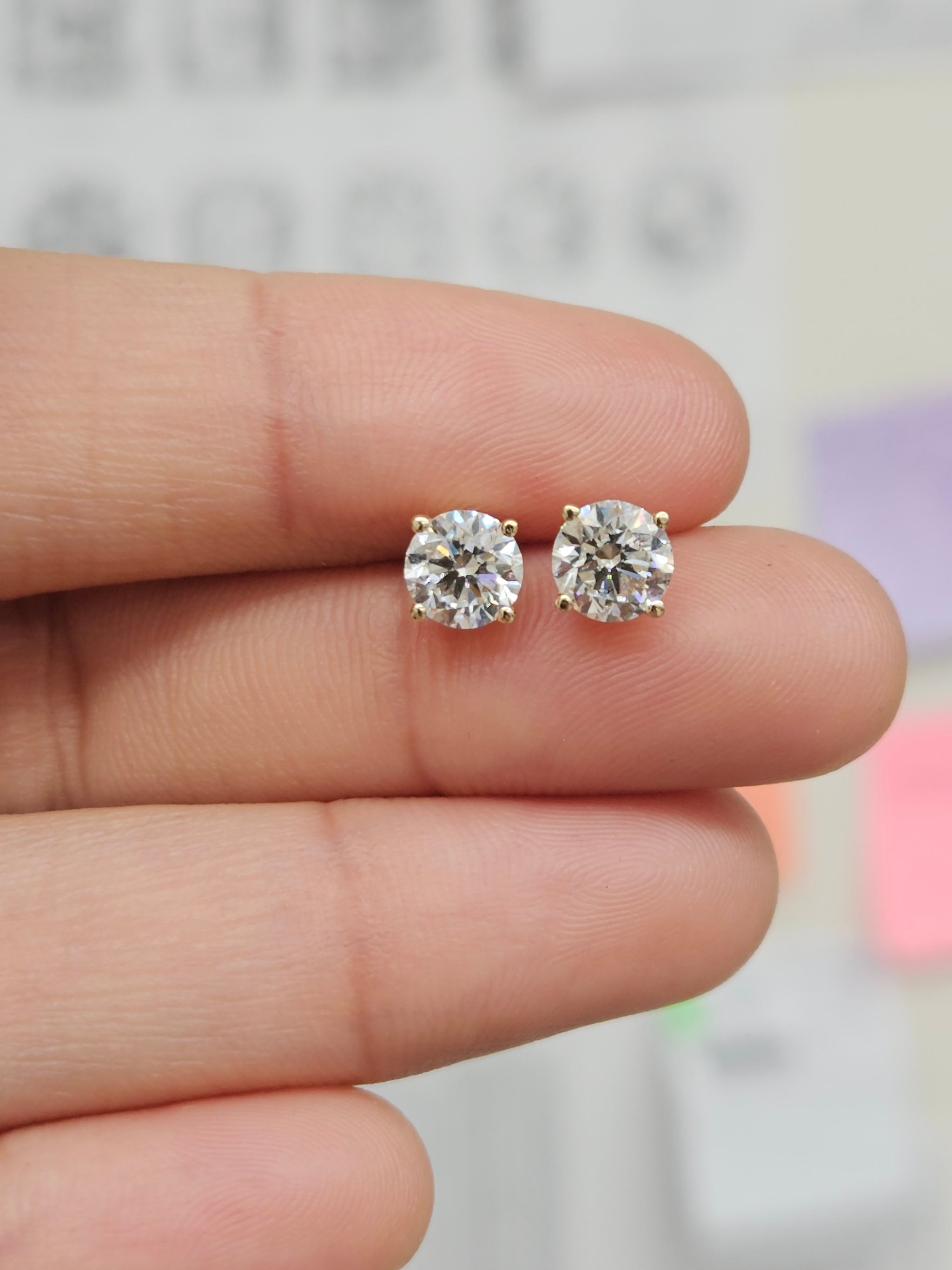 1.44 CTTW to 1.55 CTTW Lab Studs