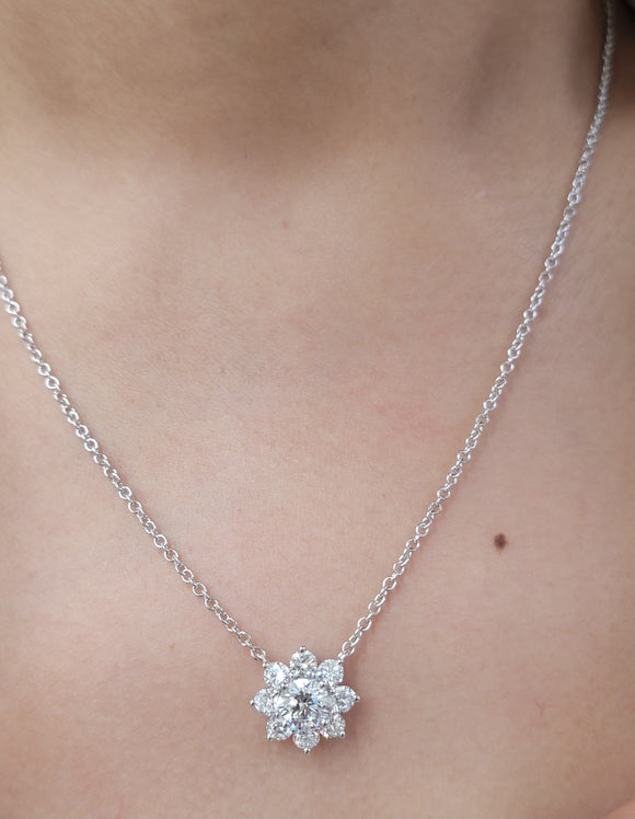 IGI Lab Diamonds Cluster necklace