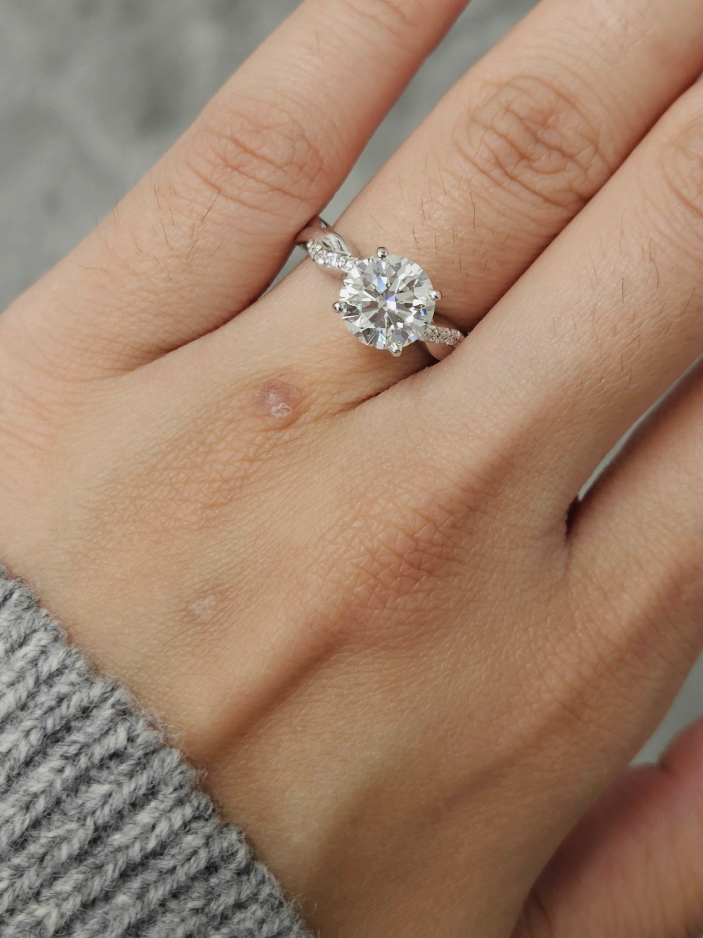 IGI certified 2.28 ct E VS1 Lab Twisted Platinum Engagement Ring