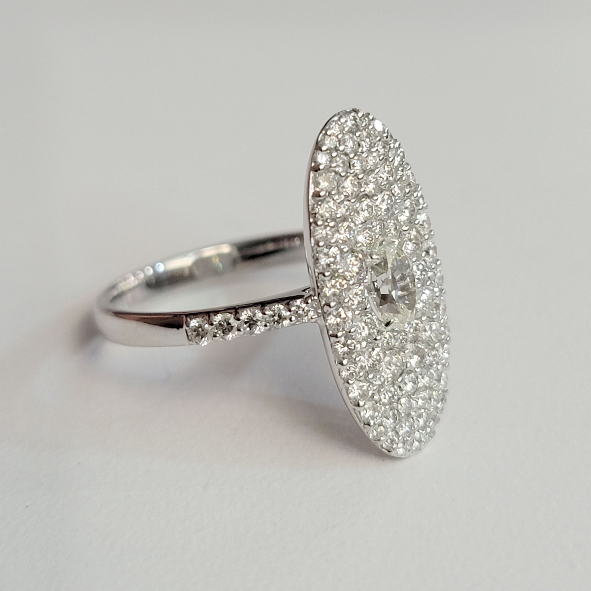 Moval Navette Pave Ring